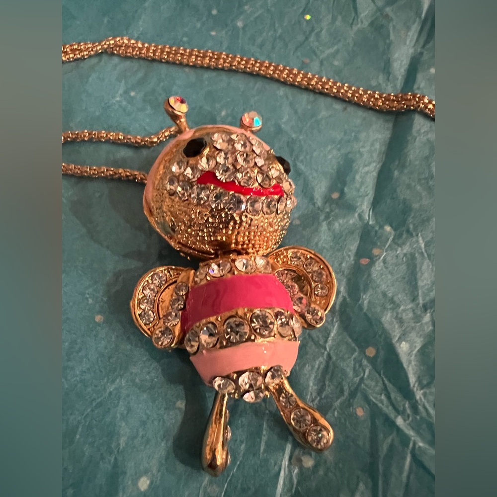 Betsey Johnson colorful Bee 🐝 Pendant!